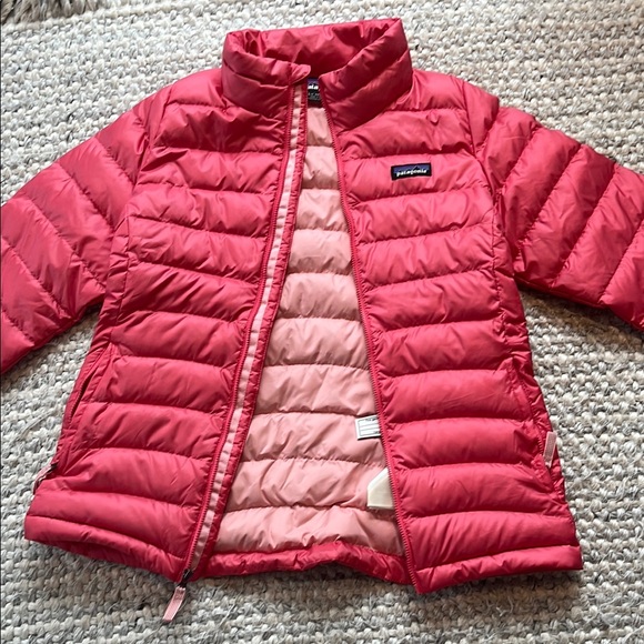 Patagonia Red Puffer Jacket Lightweight Warmth - Picture 2 of 3
